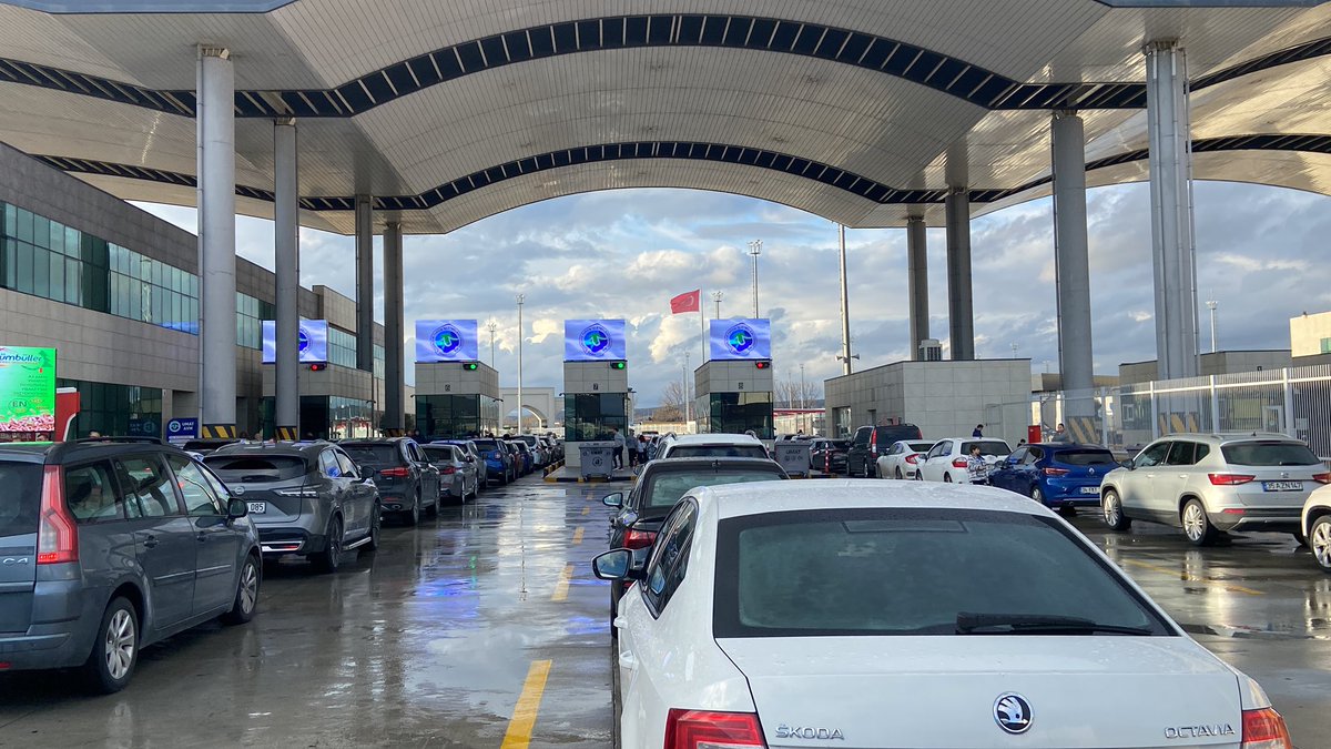 İpsala günrük kapısında ne oluyor? 5 saatte gişeye yaklaşamadık ☹️