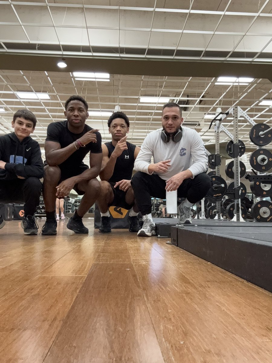 Another day same grind. We up! @RobinsonCa27599 <a href="/Y_Noorestani/">Yousef Noorestani</a> <a href="/CoachIssa_N/">Coach Issa</a> #work