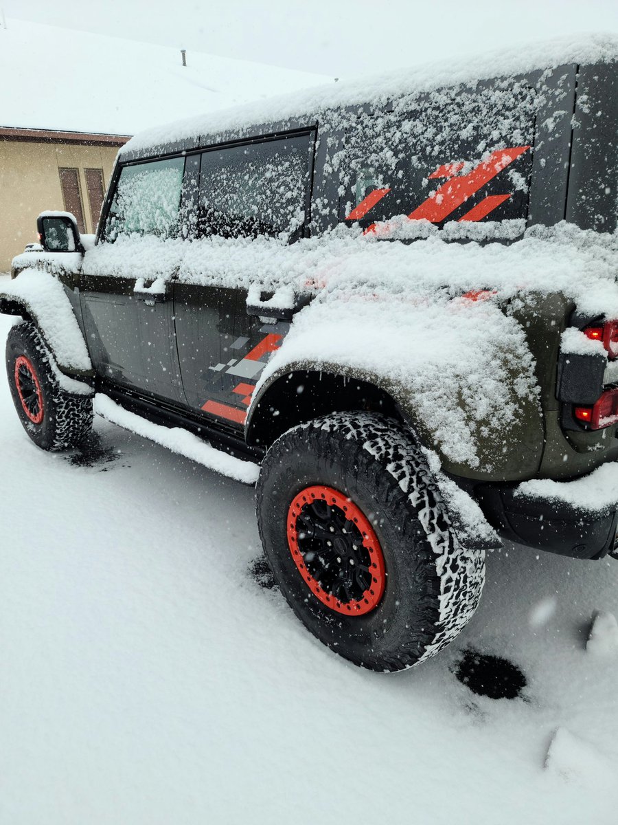 WLRjbleg-- tweet media