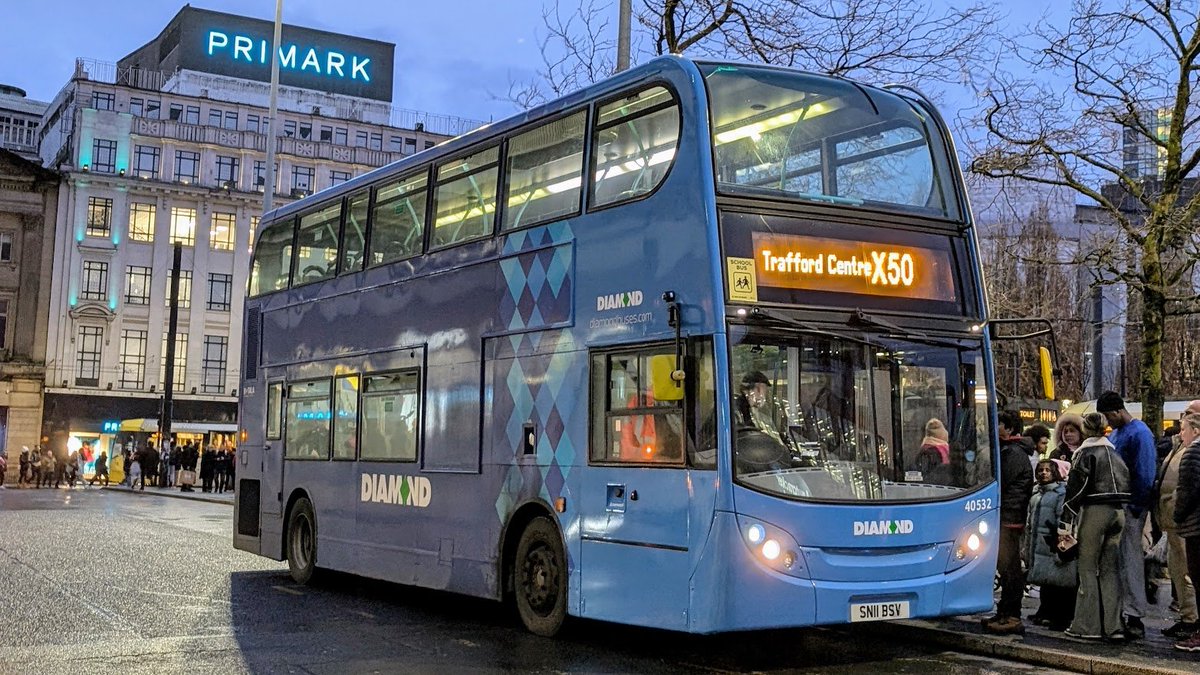 WC2512's tweet photo. Recent arrival from Belle Vue, now in Diamond #TwoToneBlue and let loose on the X50..
@DiamondBusNW 40532 - SN11 BSV in #Manchester Piccadilly this afternoon working a X50 service back to the #TraffordCentre. https://t.co/iFv99Y2g9F