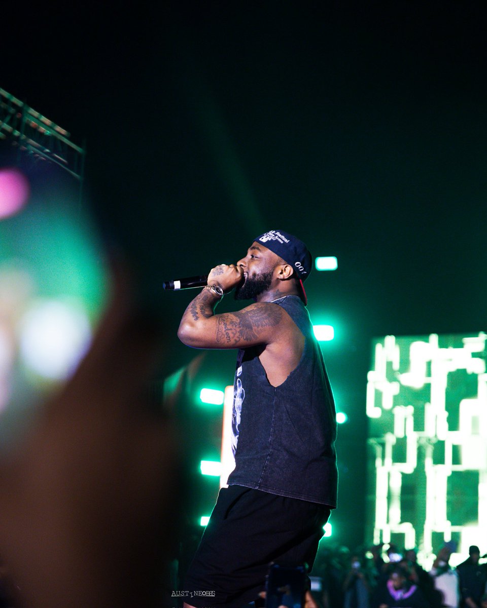 austine_bbs's tweet photo. Pictures I took @davido at #AWGFEST 🔥
#davido https://t.co/jp7xP2shzs