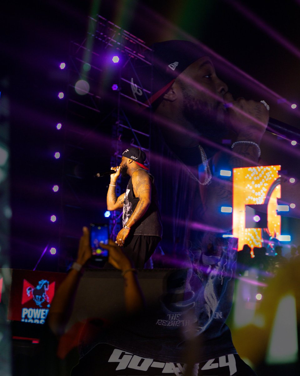 austine_bbs's tweet photo. Pictures I took @davido at #AWGFEST 🔥
#davido https://t.co/jp7xP2shzs