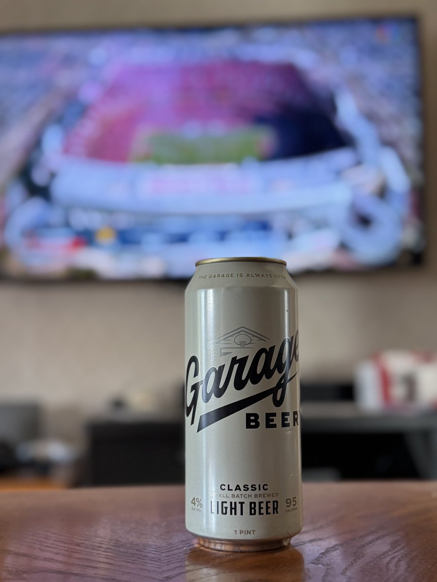 bw00d's tweet photo. Kicking back drinking Garage Beer watching the Chiefs take on the Texans at Arrowhead!  

@drinkgaragebeer 
@newheightshow 
@tkelce 
@Chiefs 
@JasonKelce https://t.co/qu1LSmeyaL