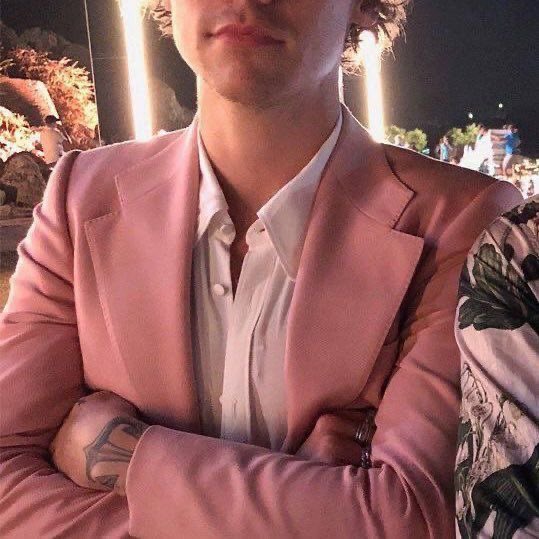 tbslnley's tweet photo. it’s his color and he knows it https://t.co/kfvMNlXBIv