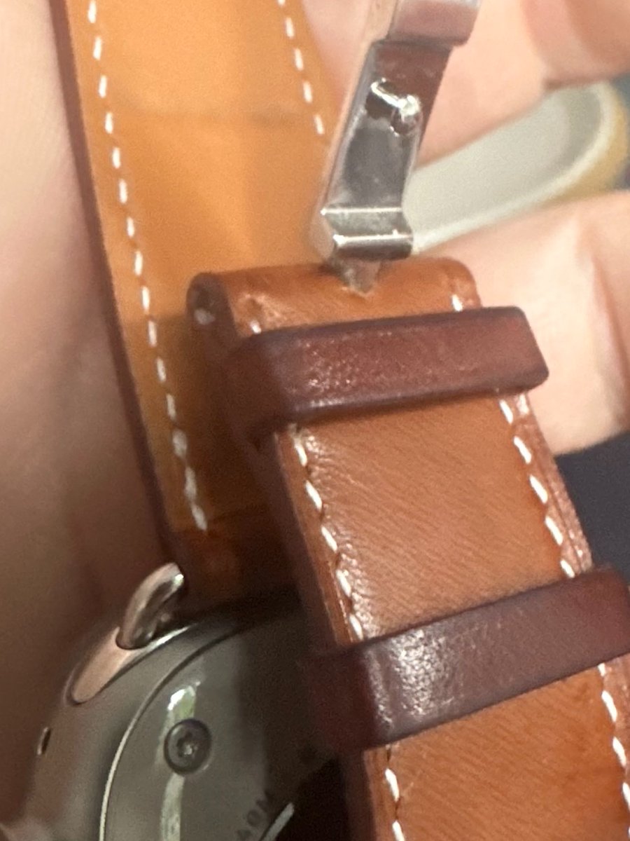 dieworkwear's tweet photo. hermes is certainly the most "artisanal" of the major luxury brands, but are these watch straps not machine-made to look handsewn? this is not real saddle stitching. https://t.co/NHeitsJaZO