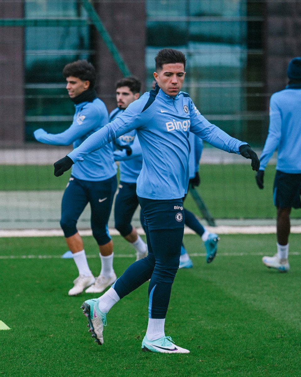 ChelseaFC's tweet photo. Making moves. 👊 https://t.co/wZzKSqZfin