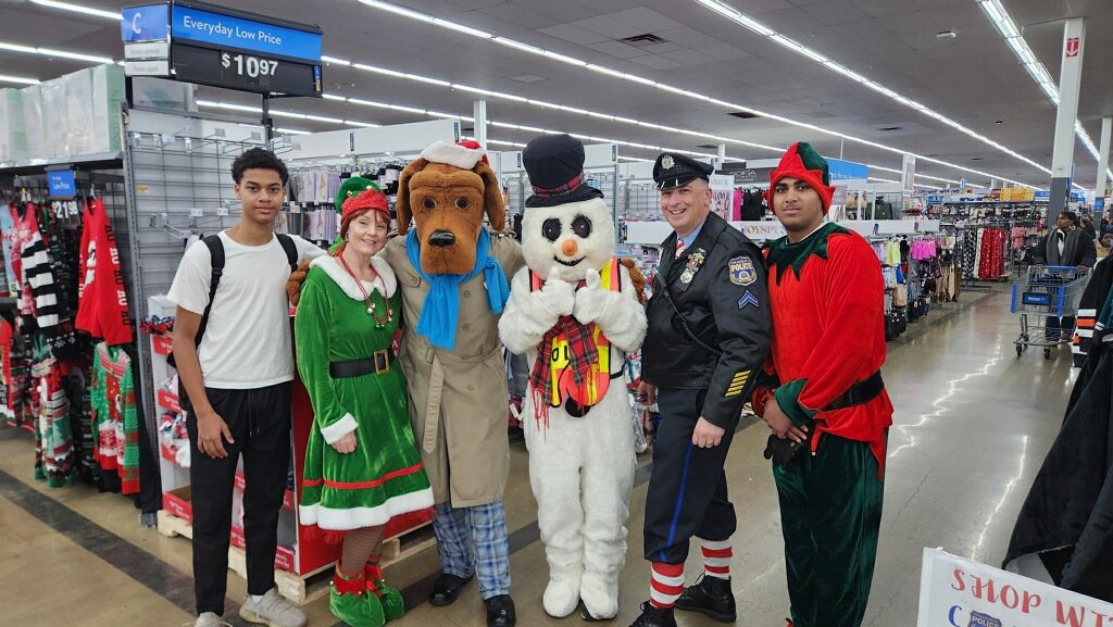 PPDExplorers's tweet image. Police Explorer Cadets at the annual Shop with A Cop in South Philly @Walmart