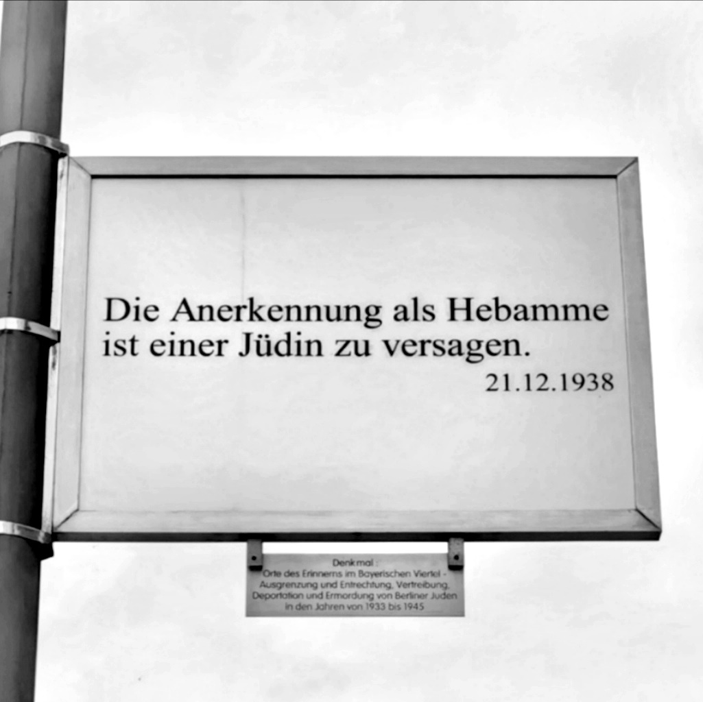 Nicolas Basse 🖊️🏹 (Account nicht mehr aktiv) (@stift_und_bogen) on Twitter photo Das "Reichshebammengesetz" des NS-Regimes wurde am 21. Dezember 1938 erlassen - und es war durchzogen von antijüdischem Gift. #otd
Die Mahnung bleibt: Nie wieder Nazityrannei!
Gedenktafel im <a href="/BayViertel/">Bayerisches Viertel</a>, #Berlin. Das "Reichshebammengesetz" des NS-Regimes wurde am 21. Dezember 1938 erlassen - und es war durchzogen von antijüdischem Gift. #otd
Die Mahnung bleibt: Nie wieder Nazityrannei!
Gedenktafel im <a href="/BayViertel/">Bayerisches Viertel</a>, #Berlin.
