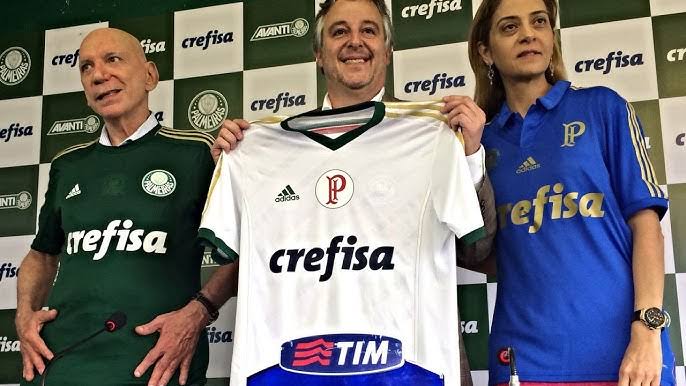 Noitedecopa's tweet photo. Muitas pessoas acreditam piamente que o Palmeiras se reergueu devido à Crefisa. Entretanto, isto não é verdade, veja:

O ano de virada do clube foi em 2015, quando conquistou a Copa do Brasil, neste ano, essas eram as receitas do clube:

Faturamento anual: 351mi R$

Bilheteria: 87 mi R$
Avanti: 33 mi R$

Crefisa: 43 mi R$

O que fez o Palmeiras mudar de patamar a partir desse ano se deve a administração do clube + força financeira. Que diferente do que o dito popular acredita, não veio em maioria da Crefisa. Mas, sim da torcida alviverde.