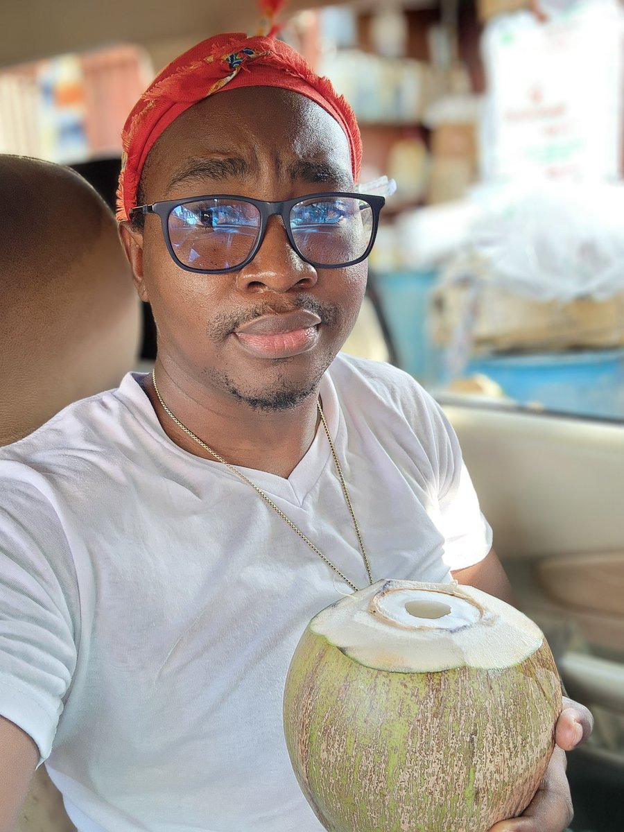 JacquesJeanRob2's tweet image. Coconut 🌴 💦