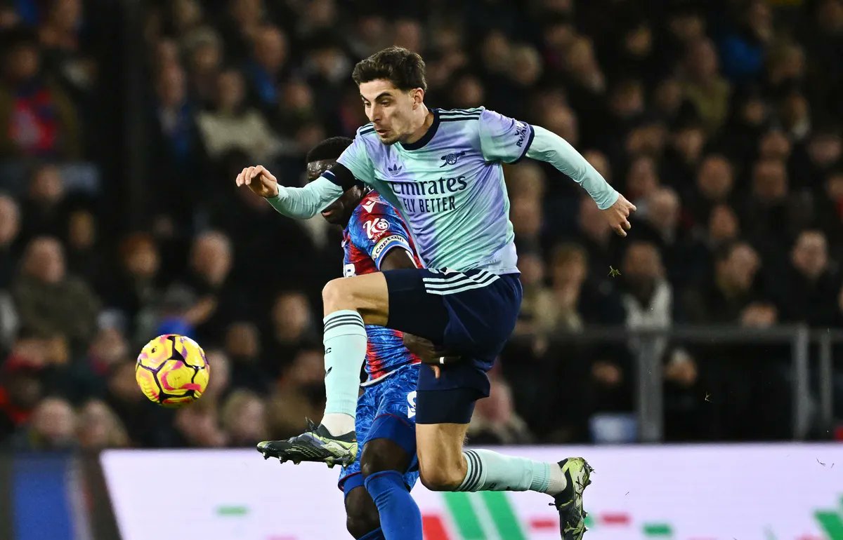 thefans360's tweet photo. ⚽️ Goal! Kai Havertz adds to Arsenal's lead! 🔴⚪️
A close-range finish makes it Crystal Palace 1-3 Arsenal. The Gunners are flying! 💥
#CPFCARS #KaiHavertz #Arsenal #PremierLeague https://t.co/bzblig109F