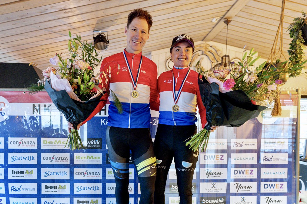 Een prachtig podium na het NK Beachrace in Katwijk. Bij de mannen stond Rick van Breda op de hoogste trede, met Pepijn Veenings en Stijn Appel als twee en drie. Bij de vrouwen won (opnieuw) Tessa Neefjes, gevolgd door Femke Markus en Mariëlle Trouwborst.