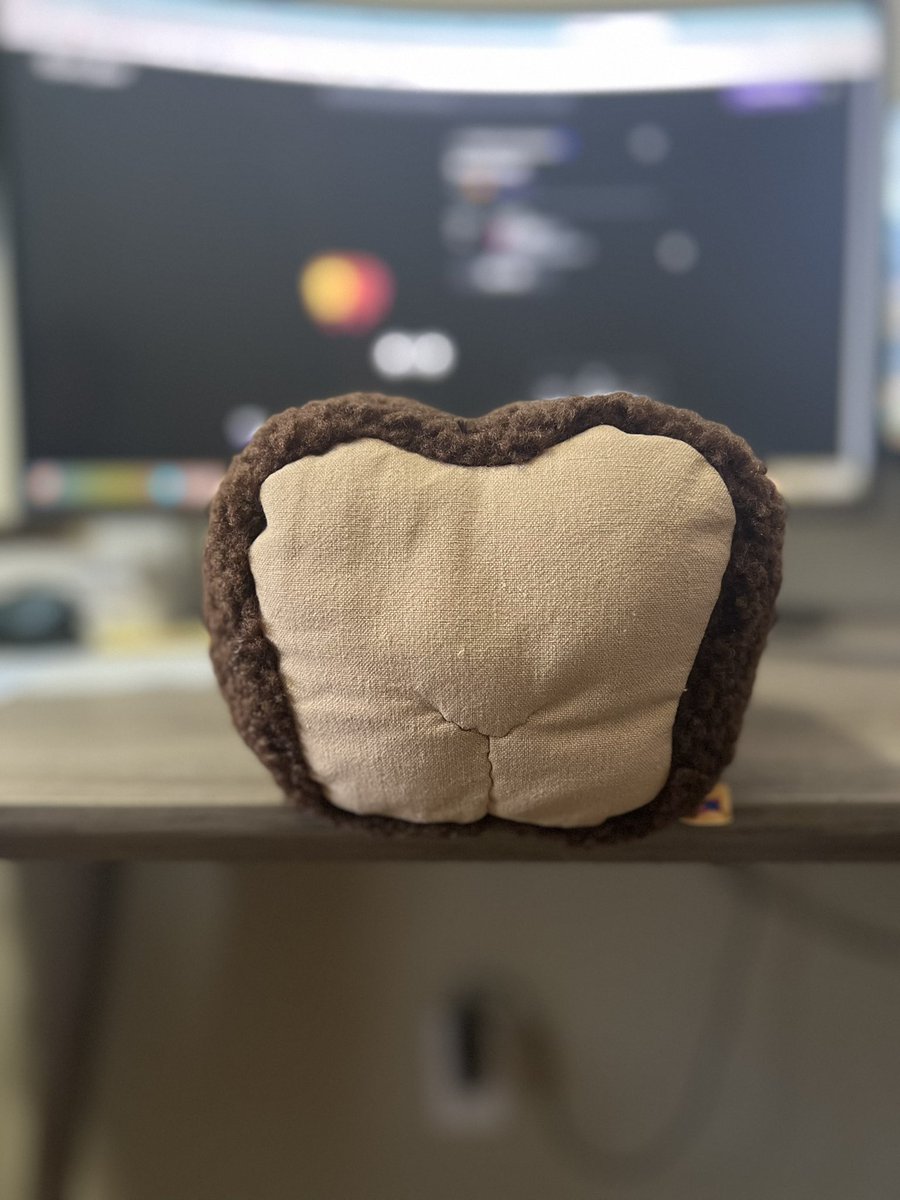ElfJTrul's tweet photo. Look at his butt #BreadFriend https://t.co/Tlf1pdJRND
