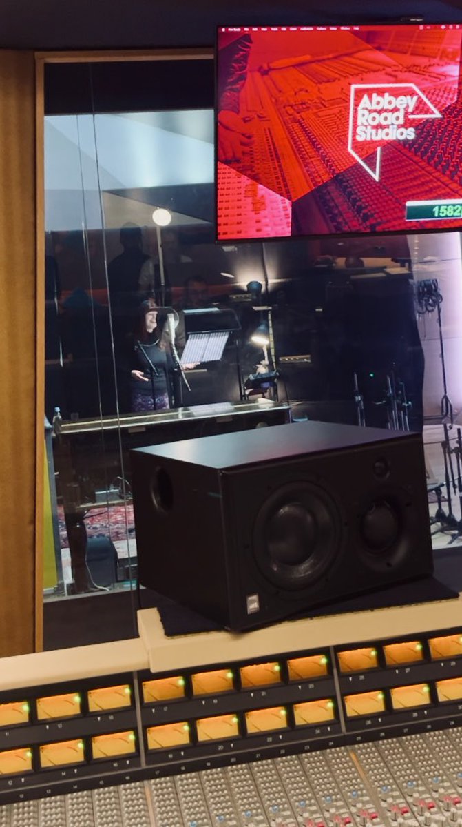 carojoysoprano's tweet photo. Had a fantastic day yesterday in this wonderful place - had Studio 3 all to myself! Thanks to Fotis for inviting me, to the excellent tech team and hubby Darren who was my vocal coach, massage therapist and pep talker for the day! #abbeyroad #studio3 #beatspliz #soprano #tingsong https://t.co/Px9h5ZsyDT