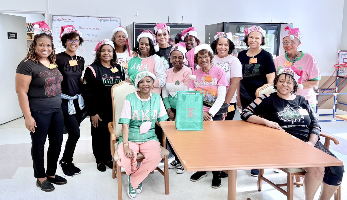 XiPiOmegaAKA's tweet photo. ✨ Saturdays Are for Service! ✨

On Dec. 7, 2024, Xi Pi Omega Chapter spread holiday cheer with local seniors! From singing Christmas tunes to arts &amp; crafts, it was a day filled with joy, love, and giving back. 💕💚

#SaturdaysAreForService #HolidayCheer #ServiceToAllMankind https://t.co/lzrCd0SqUW