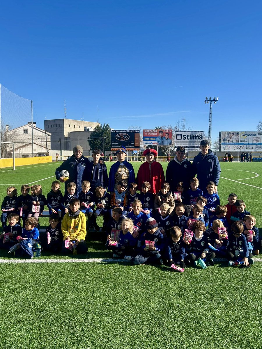 LasRozas_CF's tweet photo. CANTERA| 😍 Qué gran mañana han pasado nuestros Chupetines en el torneo para despedir el 2️⃣0️⃣2️⃣4️⃣.

🙏 Agradecer al @CDGalapagar la invitación y la magnífica organización y hacer que nuestros más ‘peques’ lo pasasen en grande.

#CorazonAzul | 💙
#MetodoLRZ https://t.co/lq1DzWYAxP