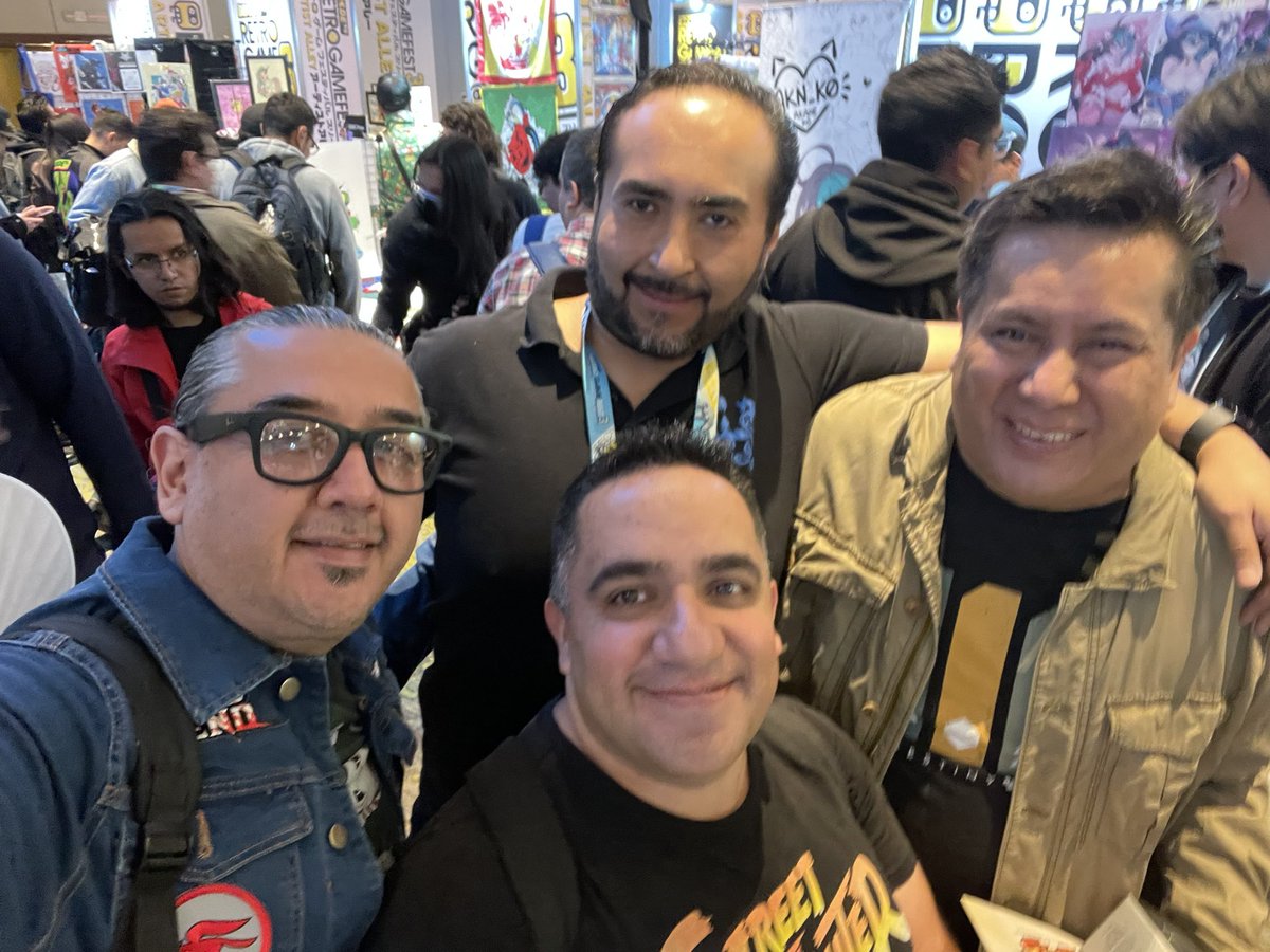 LaGranCN's tweet photo. ¡Ya aquí en el #RetroGameFest3 con la banda de #ClubNintendo! Carqui, Rolman, Panteón y Toño. Dicen que por ahí anda Paul. #Retrogaming https://t.co/pejE4hjNq8