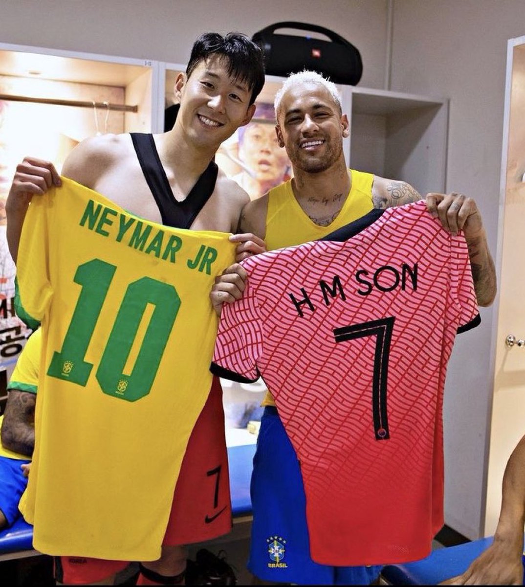 6-1, qualifié pour le Day 2 🥷🏽🗡️
EAFC25 : 2/3 bracket réussi ✅
RDV demain pour bien finir le taff 💪🏽