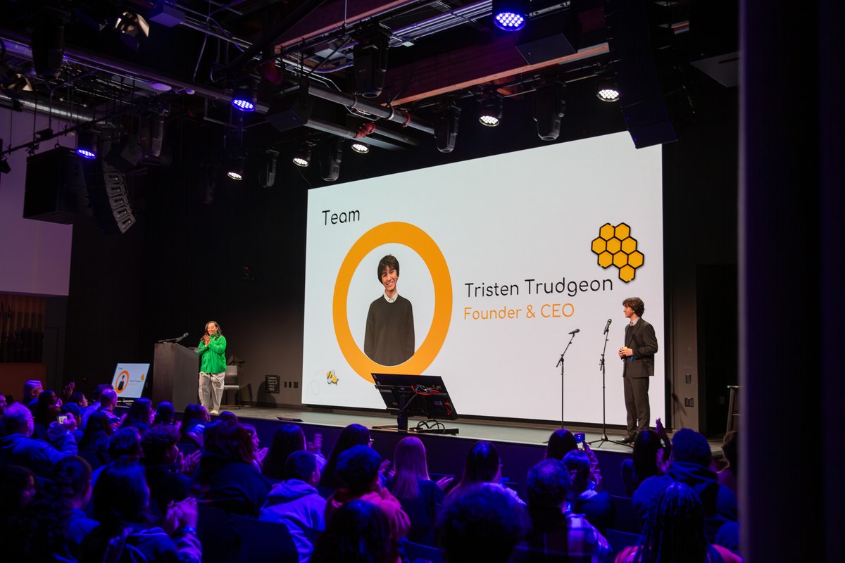 Annenberg_FDN's tweet image. What a night! #AnnenbergTech, in collaboration with @AnnLearner and in partnership with @Greaterlaedfund and @BestBuy, recently hosted the second annual Young Innovators Accelerator (YIA) pitch competition at the Spotify Mateo Campus: bit.ly/41N3TyJ.