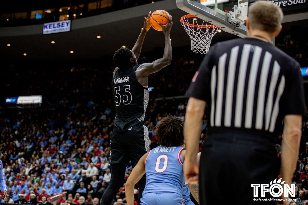 _JT_Smith's tweet photo. A few 🔥 📸 from the #Bearcats 66-59 win #TFON https://t.co/41QYlYSpvX