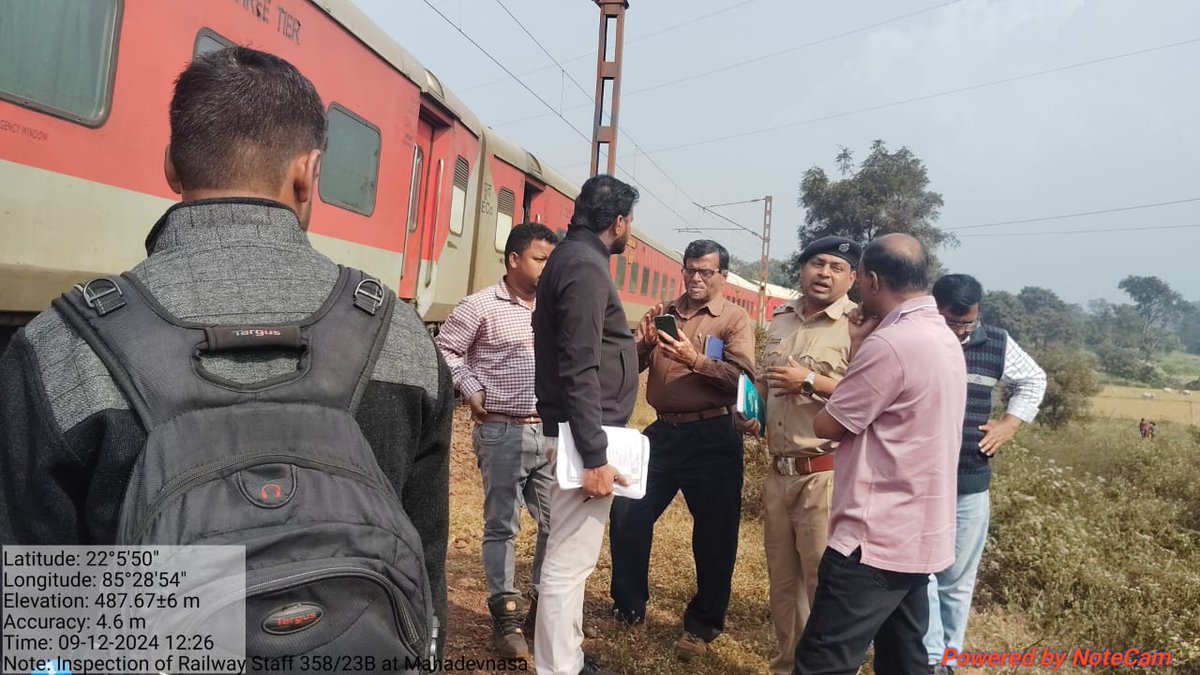 DfoKeonjhar's tweet photo. Joint inspection of railway track  along SER division in Barbil with CE and ADEN Danguaposi  regarding feasibility of underpass and overpasses to mitigate hazards of Train hit of elephants
#RO Champua and Barbil 
@CMO_Odisha @moefcc @serailwaykol @PCCFWL_Odisha @RourkelaRc79045 https://t.co/dgTMQqeKNV