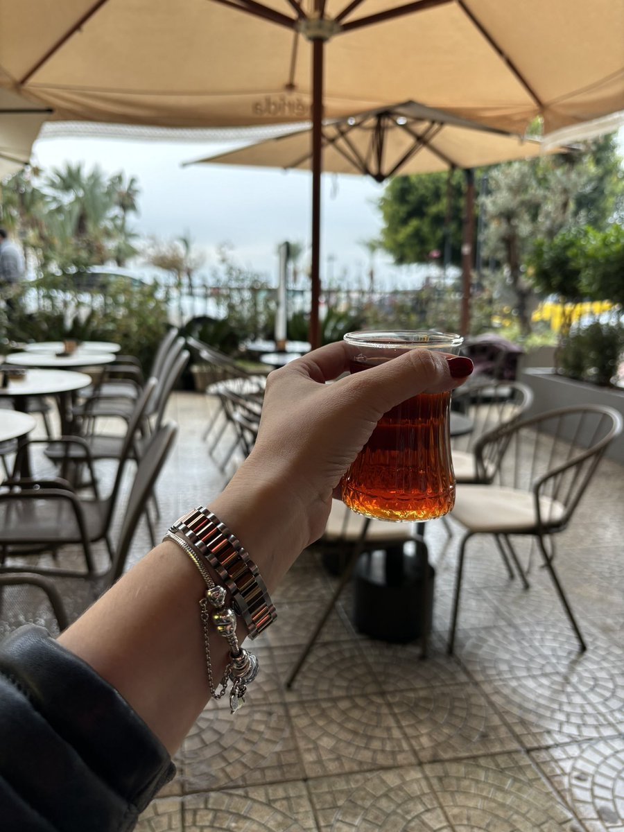 Yağmur ve çay, biraz da deniz mavisi…