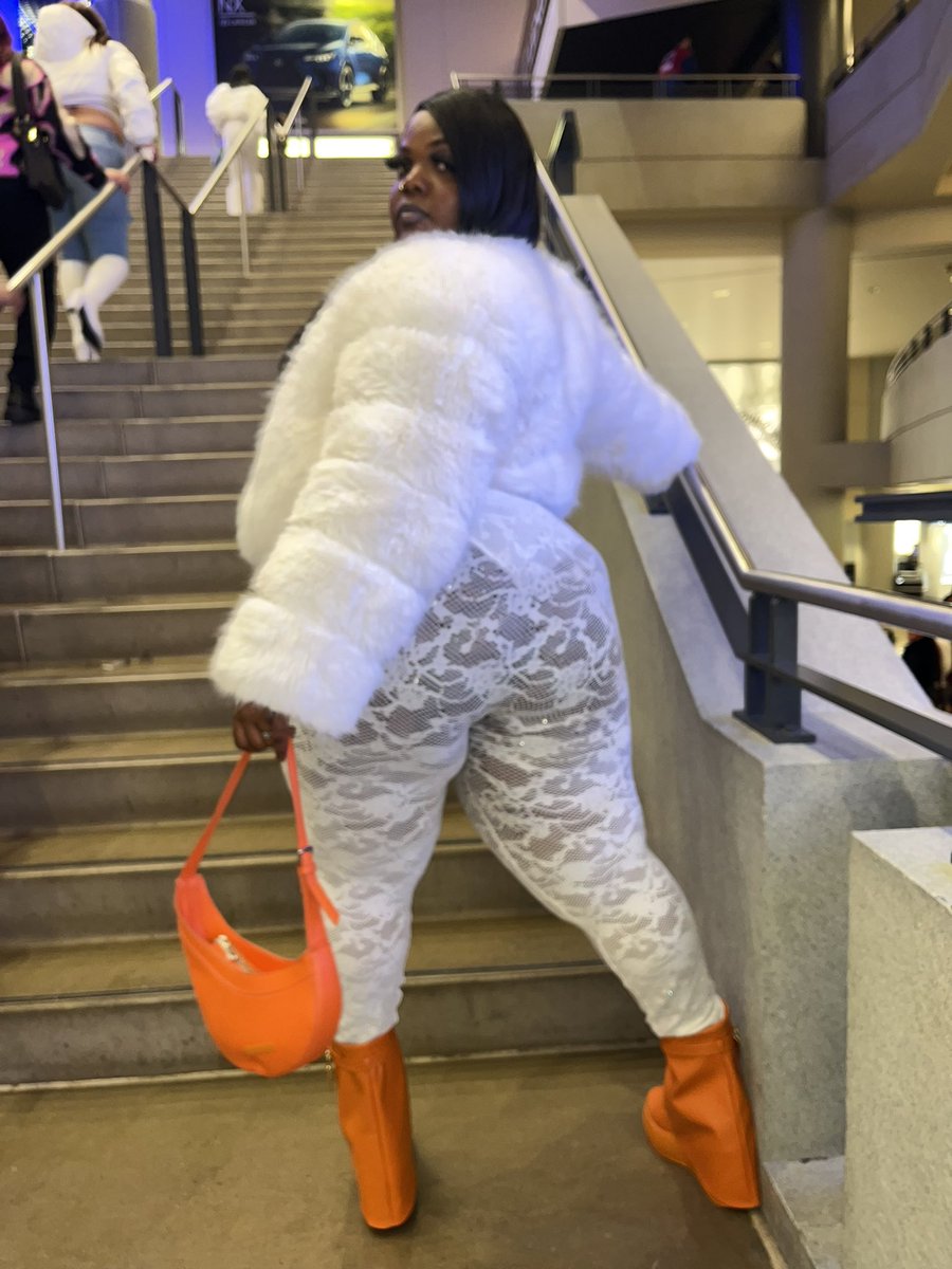 MsNicoleee9's tweet photo. #winterdiary❄️🤍😍 https://t.co/eNMgCK3IXS