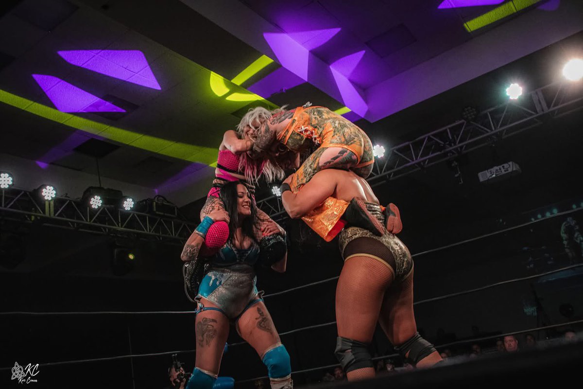 SavannahEvansNV's tweet photo. Some voltron action.
📸: @KeriCraven1
#wrestlecade #ladiesnightout #titlematchnetwork https://t.co/lTG2X2Q3fu