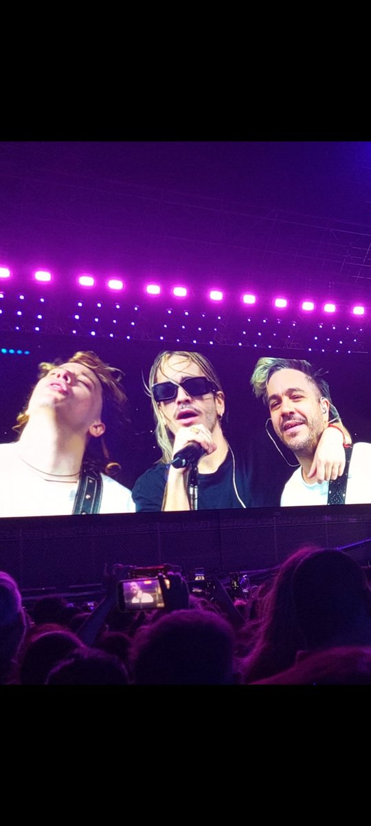 cinLassOfFraser's tweet photo. Hermosa noche @AIRBAGoficial @GuidoAIRBAG @GastonSardelli  nos vemos hoy de nuevo queridos!! https://t.co/EbcWryGVbM
