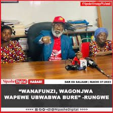 Tomeza njaa mashuleni, Wagonjwa wawe na uhakika wa kula, Wananchi tusahau njaa…

Mchague Hashim Rungwe kuwa Rais wa Tanzania.

#CHAUMMA Chama cha Ukombozi wa Umma