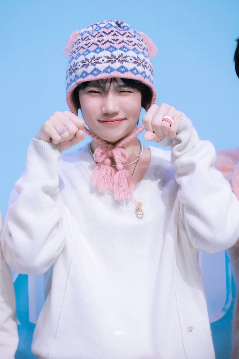 wave2seop's tweet photo. looking 4 #project7 int moots!
#kpoptwt #project7twt

— my name is madisynn, i'm 16 and i use she/her prns!!
— my top2 are kenshin and binghua
— been keeping up w p7 stuff since it was announced 🤗. 
— chronic svs watcher

rt / cmt / like 4 moots https://t.co/YdpVxvEWgx