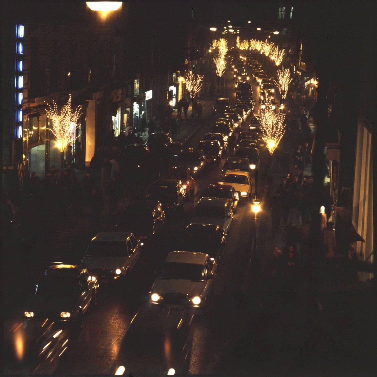 İstiklal Caddesi, Beyoğlu (1985)

İstiklal Street, Beyoğlu District (1985)