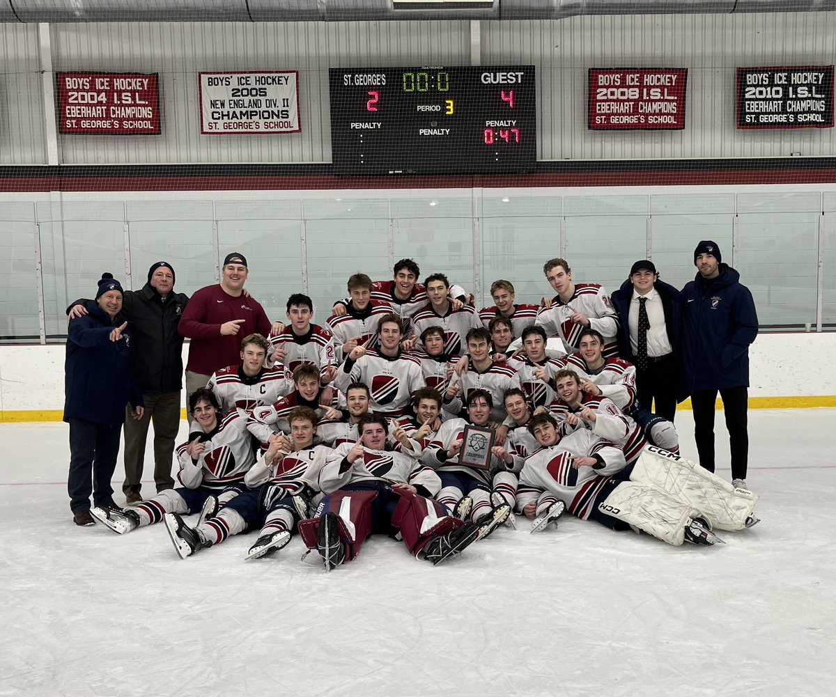 🛡️Are you serious? 4-2 St. George’s, how ya doin. The boys played their hearts out these past two days, brought home Dexter’s first Skip and Dolly champion trophy. We won’t see you until January, so everyone have a merry Christmas and a happy new year. #chickenpahm #rollshields🛡️