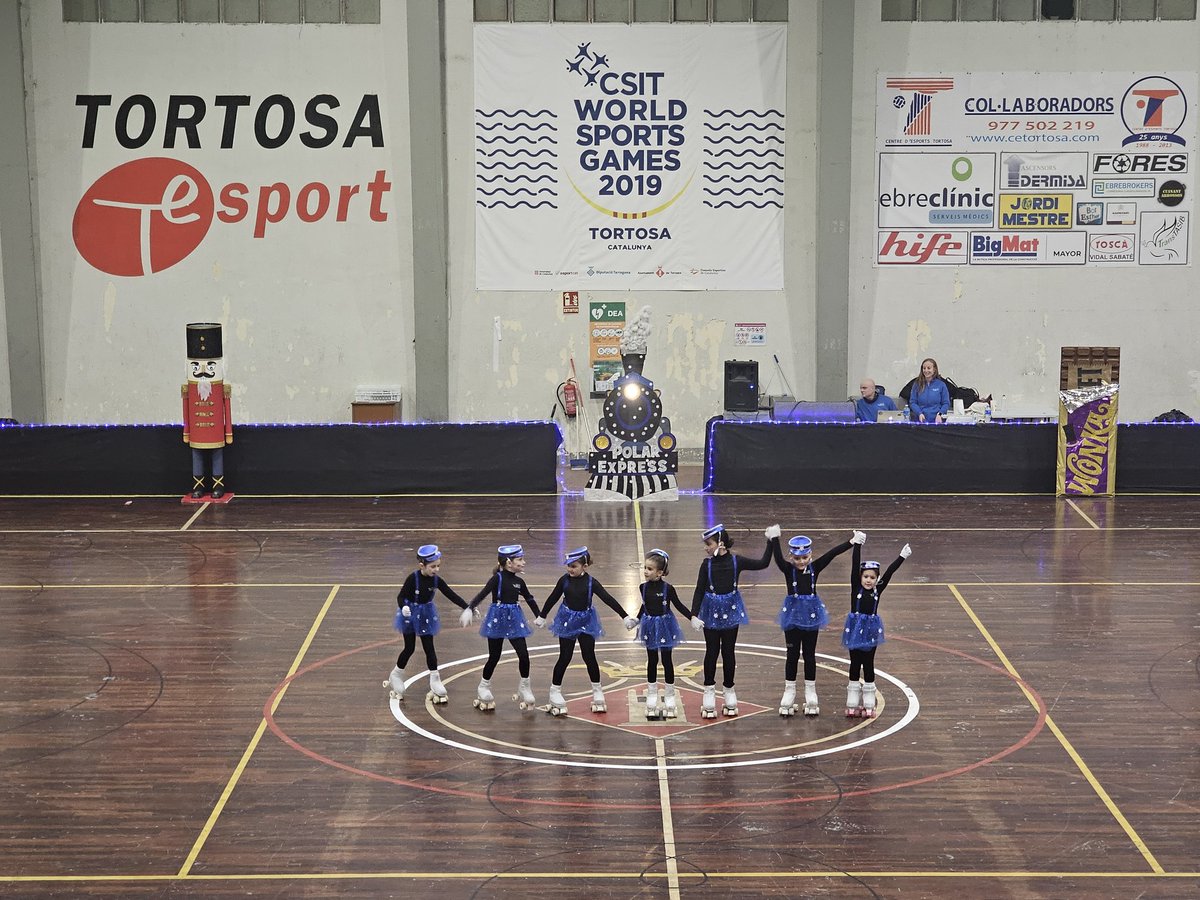 Gran Festival de Nadal organitzat pel Club Patí Tortosa amb més de 50 patinadores i patinadors. Enhorabona per la feina ben feta! #TortosaEsportiva