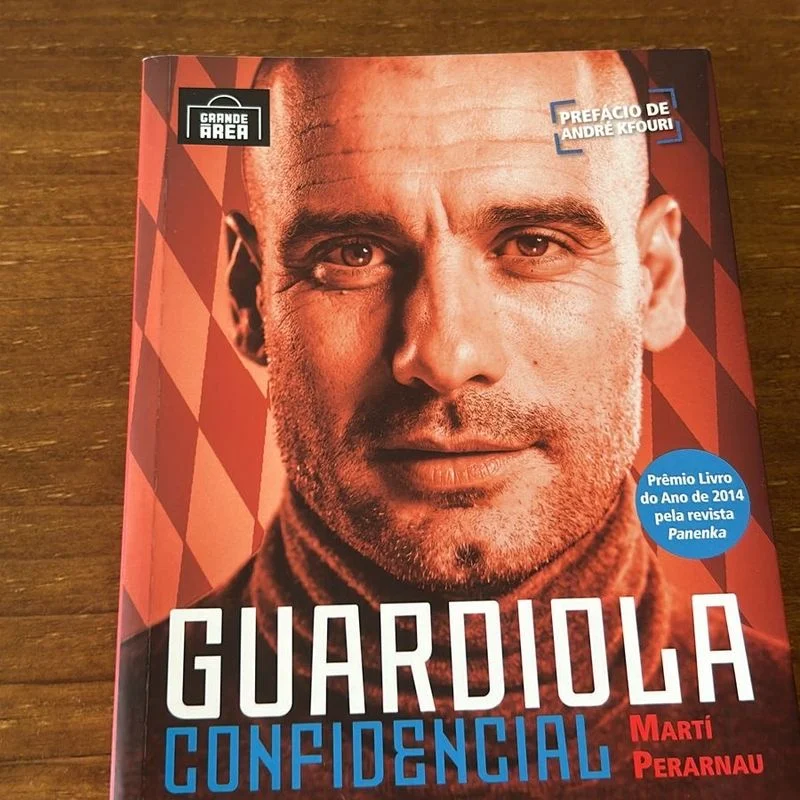Aproveitar o assunto Rafinha pra trazer uma curiosidade.

No livro "Guardiola Confidencial", o capítulo 32 é intitulado "Rafinha, o mais importante". 

Ele explica como o lateral era peça-chave para aquele Bayern de Pep Guardiola.