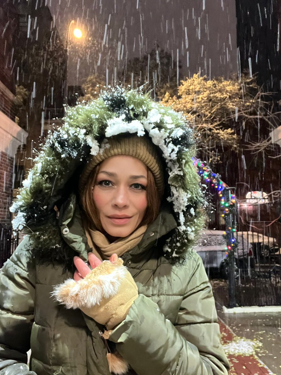 Happy Winter Solstice! It’s snowing!😊❄️…Winter has officially begun and Christmas is in the air🎄Mother nature has caught up and is on time 😂 #WinterSolstice