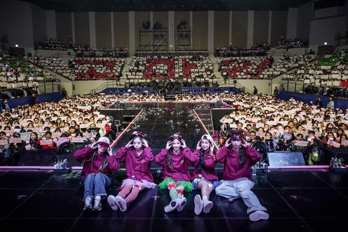 Apink_2011's tweet image. [#에이핑크]
2024 Apink 7th CONCERT [#PINKCHRISTMAS] Day 1💕
판다와 함께한 핑크 크리스마스 첫날 
같은 시간 같은 공간에서 함깨 보낸 오늘을 리멤버 포에버✨
🐼영원히 사랑해 영원히 함께해💖
 
#Apink