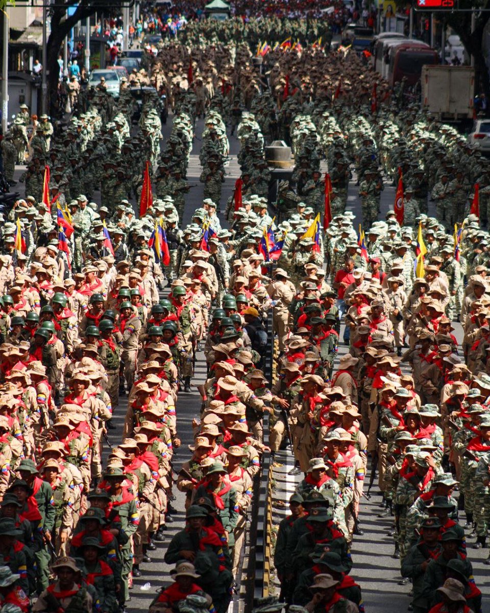 Todos esos Escuálidos cobardes, que están diciéndole a la gente que compren agua, velas, comida, para el 10 de Enero, no viven en Venezuela, mucho menos están en una montaña con un frente guerrillero, son unos pendejos buscando crear zozobra desde un teclado.
Aquí los esperamos.