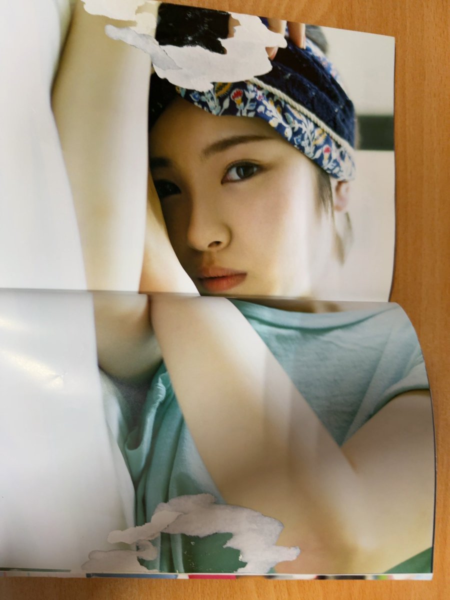 Q02993's tweet photo. ネカフェの浜辺美波の写真集エロかった💕 https://t.co/FQh1qLBD68