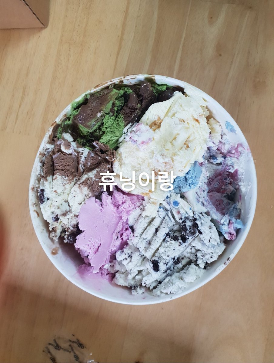 gumzzthinker's tweet photo. "with hueningkai, we usually eat desserts together like bingsu than full meals" https://t.co/sTQROZp497