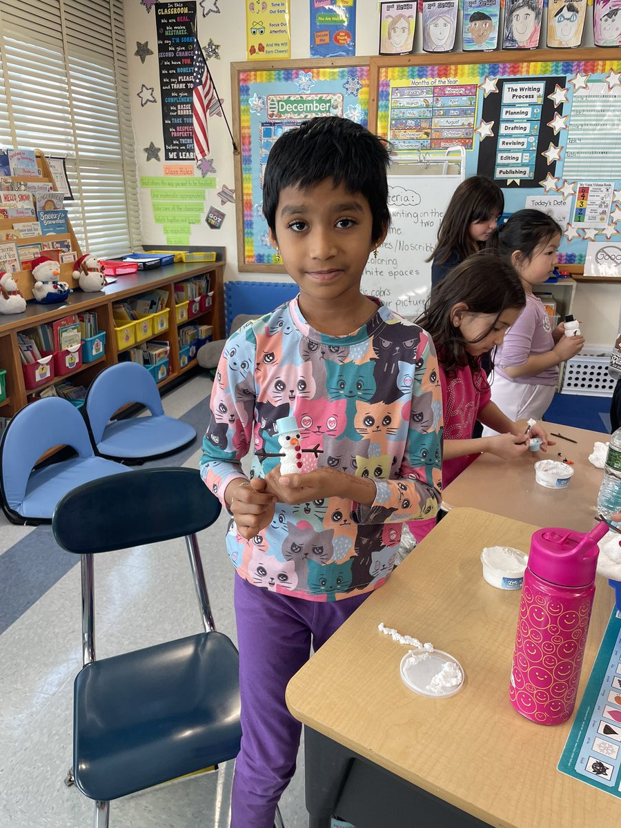 deborahLar66133's tweet photo. We had so much fun welcoming winter with a book and an adorable craft. Thank you to all the moms who made this happen! @A_RiveraNY https://t.co/f2cHZye2EW