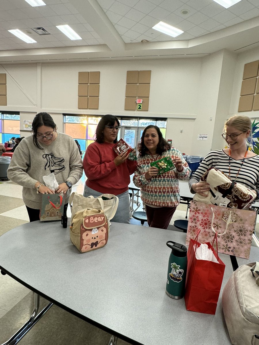 Neff_ES's tweet image. Grateful for an incredible staff and the progress we’ve made through dedication and growth. Let’s rest and recharge for the final stretch. Happy Holidays to the Neff staff and community 🎄