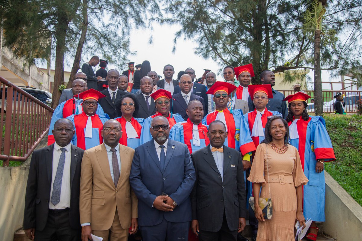 #Actualités | L’ENSET a célébré ses diplômés des 49e et 50e promotions en présence du <a href="/PrherveNDOUME/">Pr. Hervé NDOUME ESSINGONE</a> et du VPM <a href="/ABarrochambrier/">Alexandre Barro Chambrier</a>. #RemiseDesDiplômes