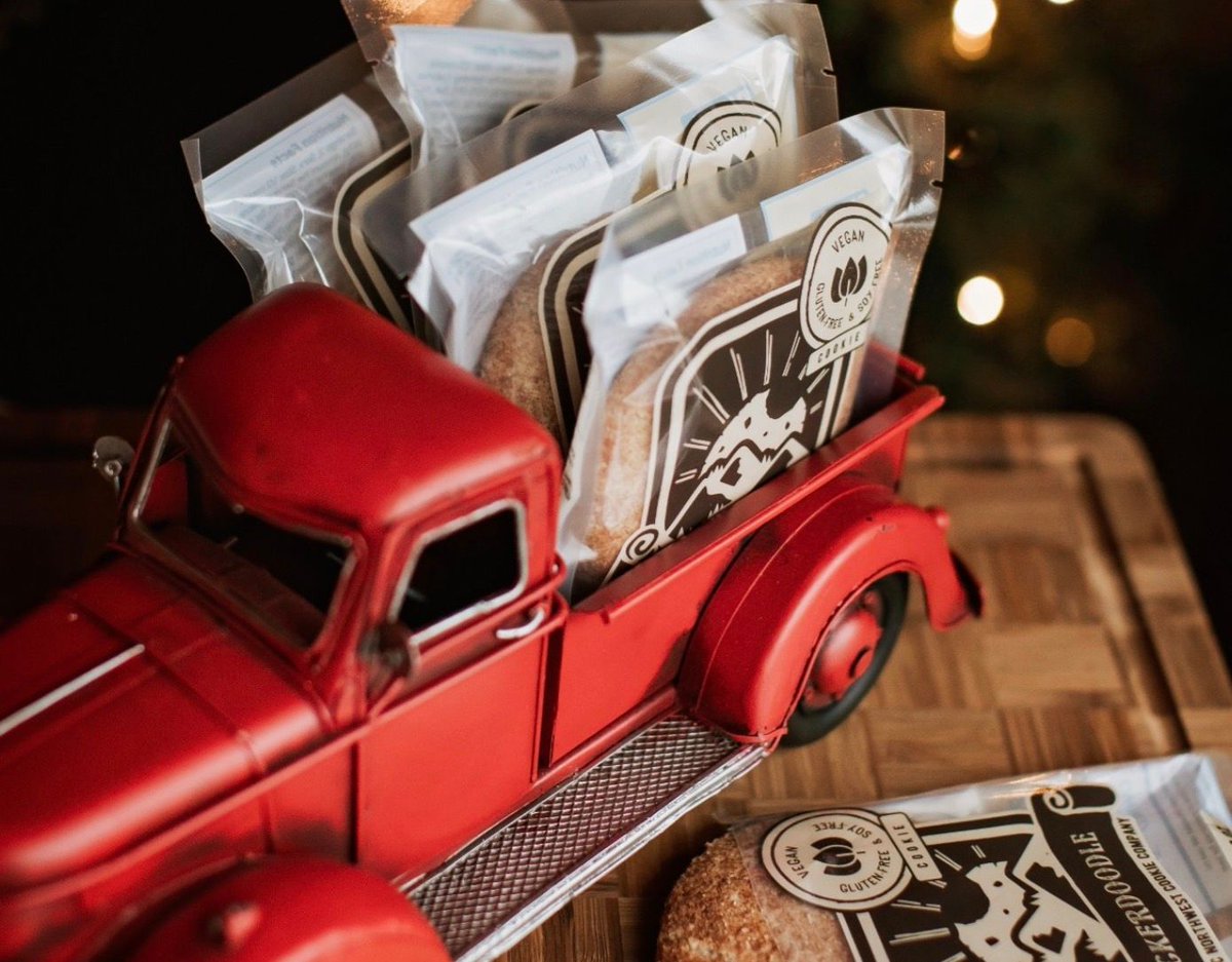 pnwcookieco's tweet photo. 🎉 Day 8 of our 12 Days of Christmas Sale! 🎄 Sign up for our cookie subscription and get a FREE Box of Peppermint Hot Chocolate Cookies! 🍪✨ Treat yourself to sweet surprises all season long! #PNWCookies #HolidayTreats 

https://t.co/ZzoELqdvTO https://t.co/axPKkZMXwA
