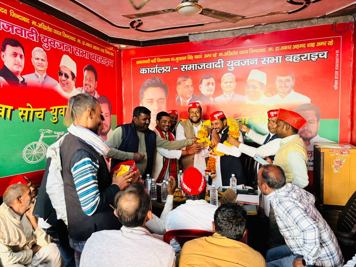 AfsalShaan6108's tweet photo. आज युवजन  सभा की मासिक बैठक हुई जिसमें  मुख्य अतिथि श्री श्याम जी शुक्ला ने साथियों को संबोधित किया @yasarshah_SP @shyamyadav2408 @yadavakhilesh @sparvindgiri https://t.co/9Nx9fnyvWV