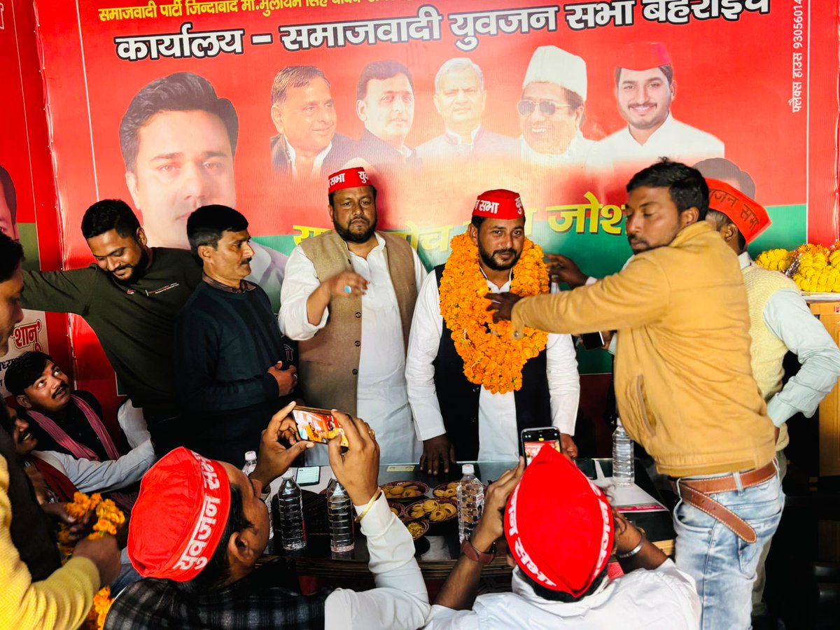 AfsalShaan6108's tweet photo. आज युवजन  सभा की मासिक बैठक हुई जिसमें  मुख्य अतिथि श्री श्याम जी शुक्ला ने साथियों को संबोधित किया @yasarshah_SP @shyamyadav2408 @yadavakhilesh @sparvindgiri https://t.co/9Nx9fnyvWV