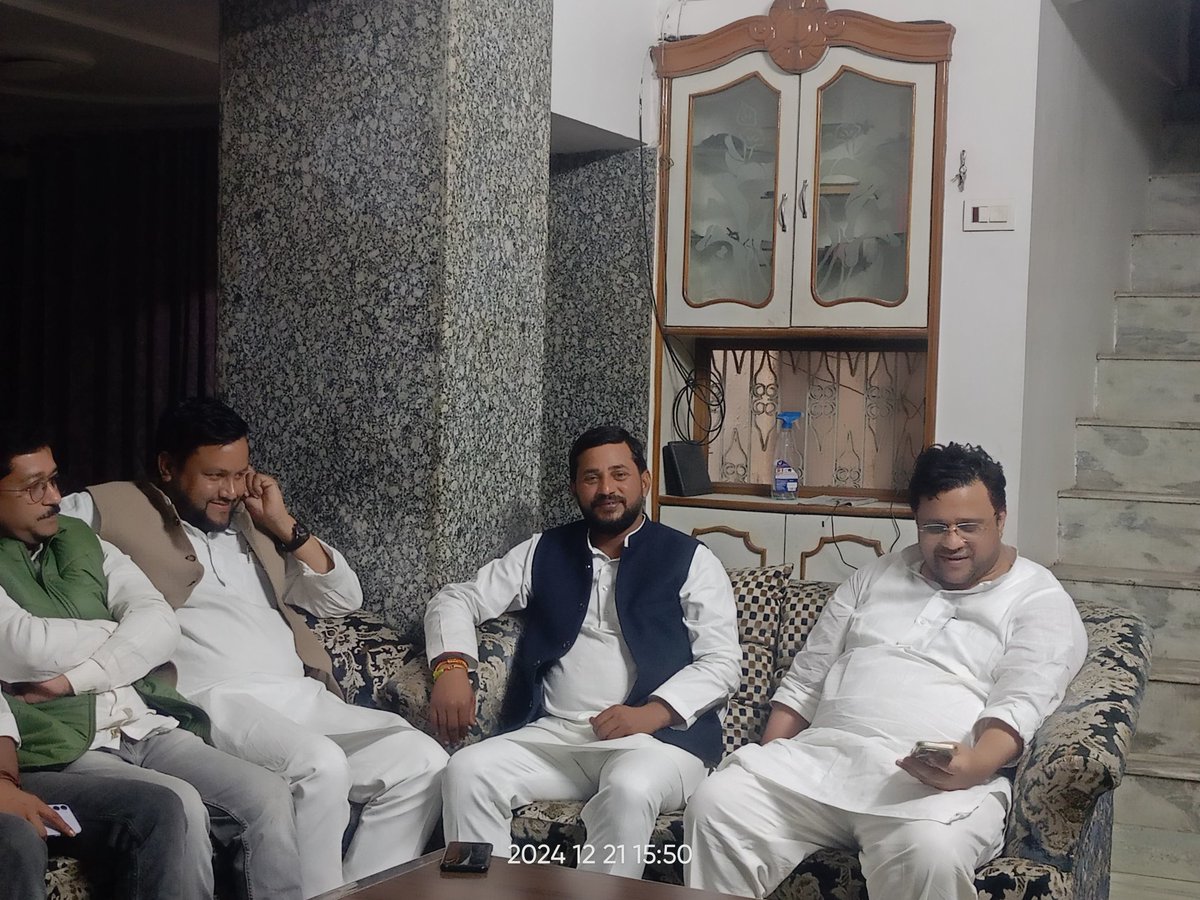 AfsalShaan6108's tweet photo. आज युवजन  सभा की मासिक बैठक हुई जिसमें  मुख्य अतिथि श्री श्याम जी शुक्ला ने साथियों को संबोधित किया @yasarshah_SP @shyamyadav2408 @yadavakhilesh @sparvindgiri https://t.co/9Nx9fnyvWV