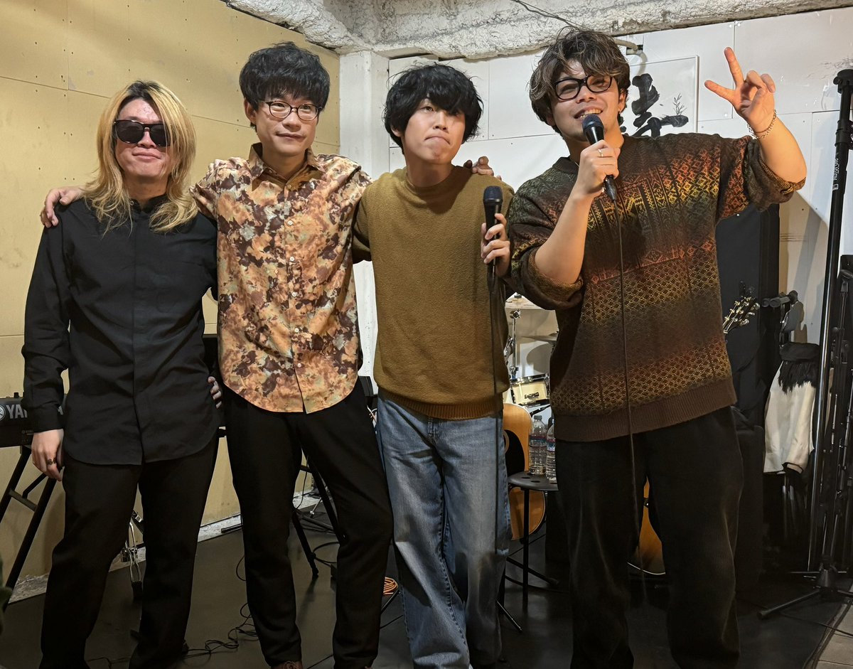 0128_Kaori's tweet photo. 土佐拓也@ leafroom豪徳寺('24.12.21)
『LITERATURE 4 -川原応援論 第二章-』
4人…いや5人の絆を感じた夜でした💛❤️💚💙🖤
今日ならではのセトリ…🥺
良かったなぁ🥰
拓也さんの優しさが詰まってた😊
今日も幸せをありがとう💖
#土佐拓也💛
#川原光貴❤️
#小関峻💚
#青山亮💙
#HugeM🖤 https://t.co/wuEahzIXH9