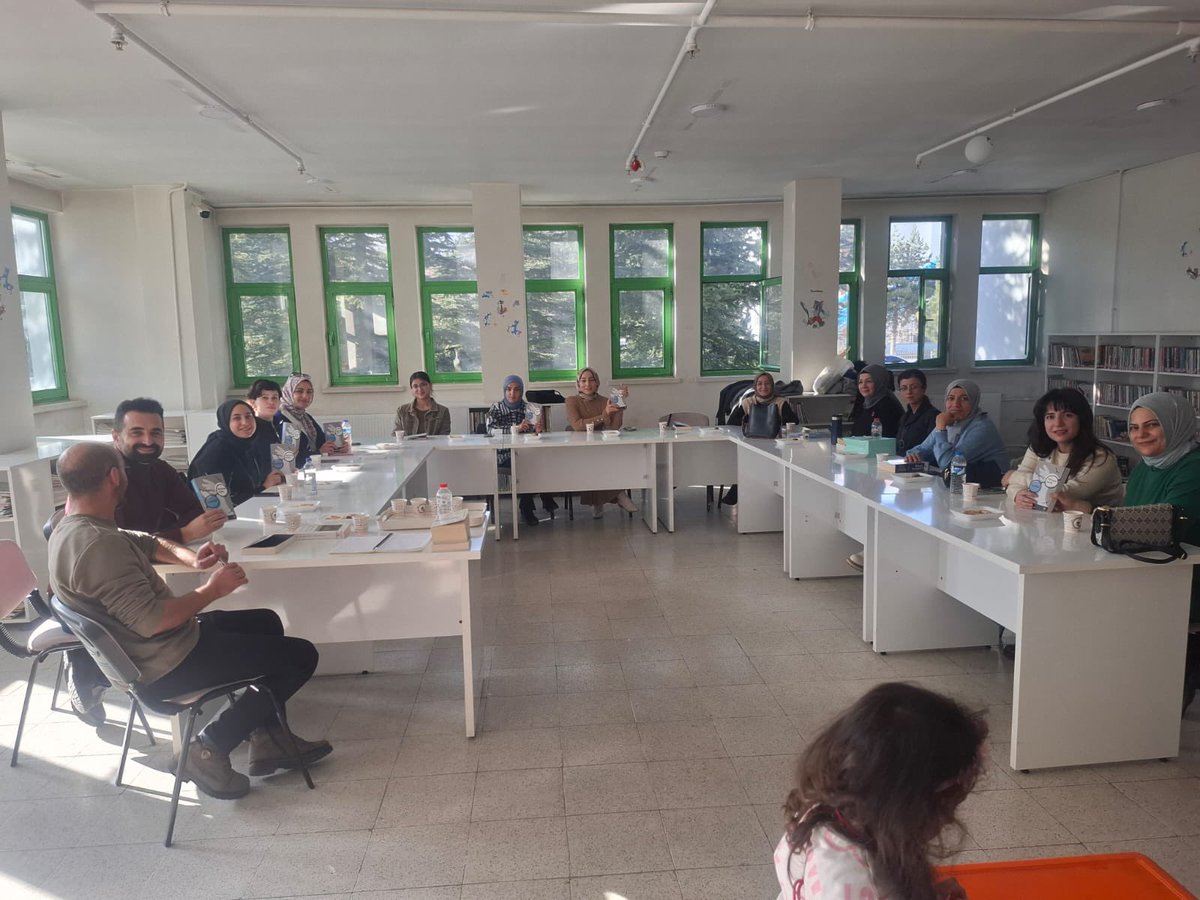 Kütüphane Kitap Kulübü  olarak Aralık ayı yirmi birinci toplantımızı gerçekleştirdik.
📕 Peyami Safa dan  Yalnızız kitabını konuştuk. 
Toplantıya katılan değerli katılımcılara teşekkür ederiz. <a href="/yazgi_gokhan/">Gökhan YAZGI</a> <a href="/etkinkutuphane/">Etkin Kütüphane</a> <a href="/DmrRemzi/">Dr. Remzi Demir</a>