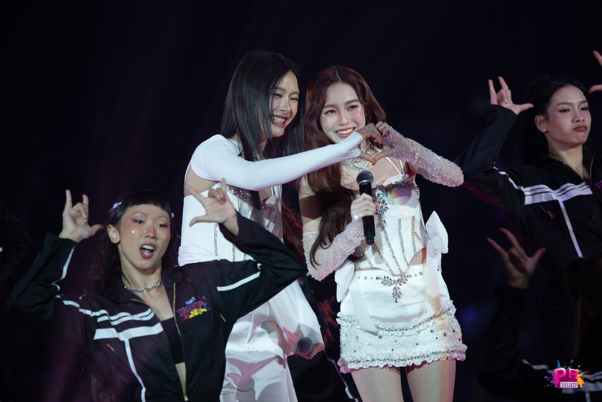PRSocietyNews's tweet photo. น่ารักอะไรขนาดนี้~ สองสาว #มิ้ลค์เลิฟ กับเพลงชอตฟีล 

MILKLOVE SHADOW EAGLE  
#GMMTVStarlympics2024  
#MilkLove https://t.co/nJqvqslXXA